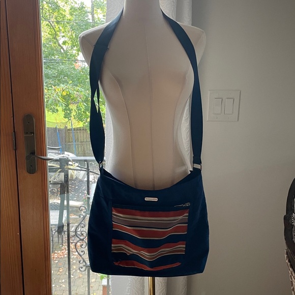 Baggallini Crossbody Travel Bag Pacific Stripe Nylon Large Size Messenger - Picture 2 of 14